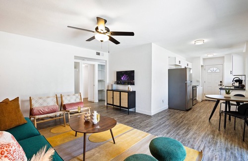 Entertainment District House | Glimmer - 2 Unit Combo - Sleeps 8 - In Old Town