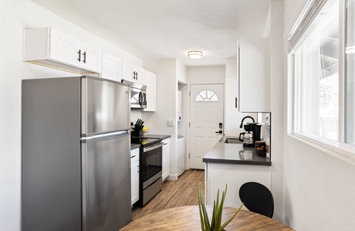 Entertainment District House | Glimmer - 2 Unit Combo - Sleeps 8 - In Old Town