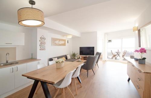 Canet de Berenguer Apartment | Global Properties, Apartamento de 2 habitaciones con terraza y vistas al mar