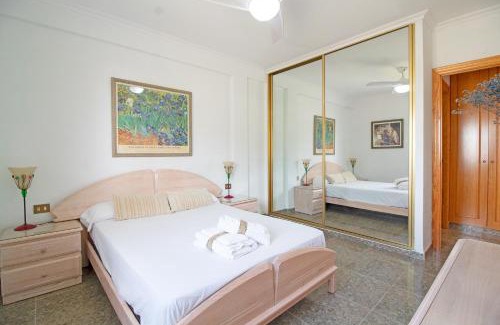 Canet de Berenguer Apartment | Global Properties, Apartamento con terraza y piscina a un paso de la playa