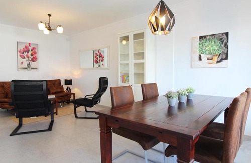 Almarda House | Global Properties, Bonito adosado con jardin en la playa de Almarda