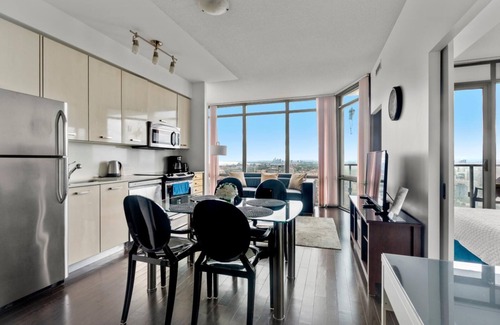 Bay Cloverhill Condo | GLOBALSTAY. 3 BR Panoramas Lake Ontario