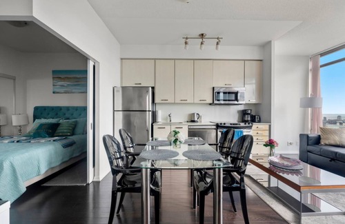 Bay Cloverhill Condo | GLOBALSTAY. 3 BR Panoramas Lake Ontario