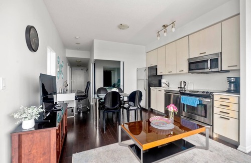 Bay Cloverhill Condo | GLOBALSTAY. 3 BR Panoramas Lake Ontario