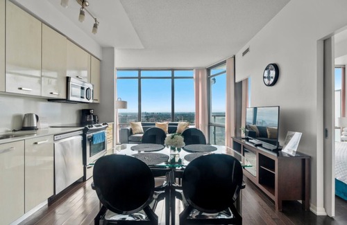 Bay Cloverhill Condo | GLOBALSTAY. 3 BR Panoramas Lake Ontario