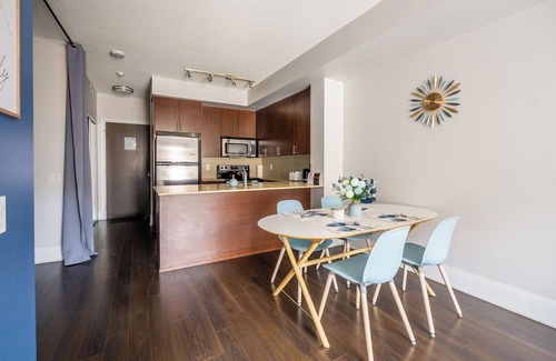 Wellington Place Condo | GLOBALSTAY. Beautiful 1 Bd+Den Condo In the Heart of Downtown