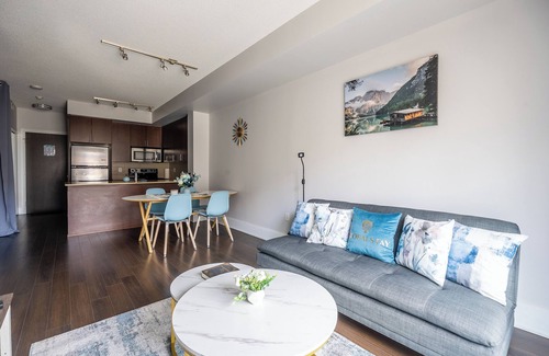 Wellington Place Condo | GLOBALSTAY. Beautiful 1 Bd+Den Condo In the Heart of Downtown
