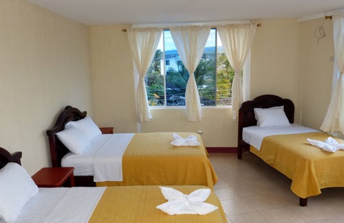 Bahia de la Academia House | Gloria - Galápagos Inn