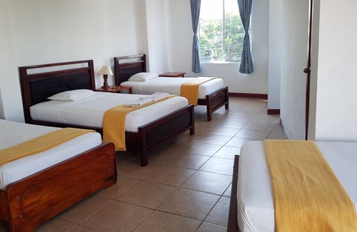 Bahia de la Academia House | Gloria - Galápagos Inn