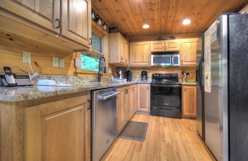 Epworth Cabin | Go Fish | Creek Front | Pool Table | Fire Pit