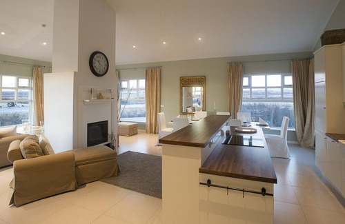 Selfoss Villa | Golden Circle - Villa apartment w/private hot tub