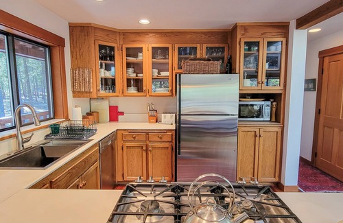 Mazama Cabin | Goat Wall Retreat - Serene Cabin Getaway