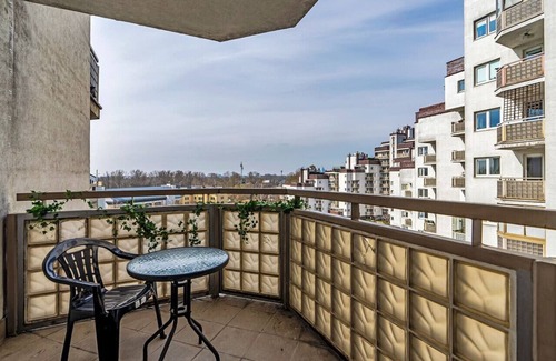 Goclaw Apartment | Gocław Retreat with Balcony - River & Park Nearby by Rentujemy
