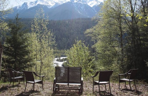 Gold Bridge House | Gold Bridge, BC Charming, Quiet, Mountian Getaway