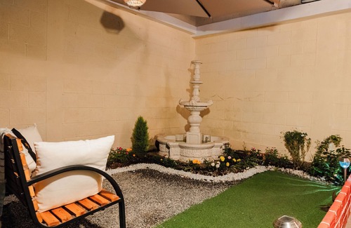 Zona 13 Apartment | Gold House