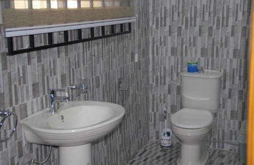 Kumasi Apartment | Gold Plus Hotel Ghana - King Suite