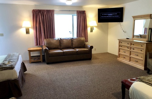 Jackson Hotel | Golden Eagle Inn