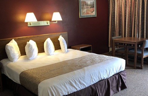 Jackson Hotel | Golden Eagle Inn