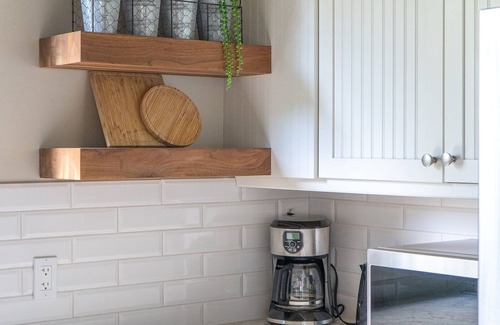 Wellington Other | Golden Field Farmhouse @stayinpec