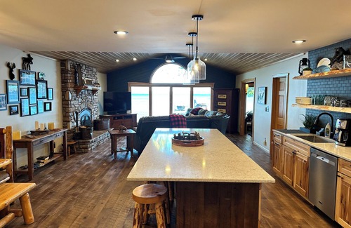 Stone Lake Cabin | Golden Getaway - 40' from the sandy beach on LCO! New kitchen & living room.