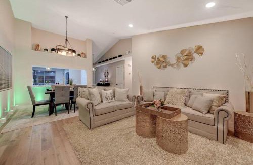 North Las Vegas House | Golden Glow Retreat