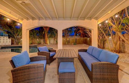 North Las Vegas House | Golden Glow Retreat