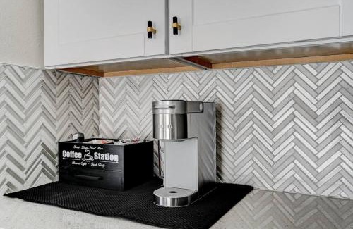 North Las Vegas House | Golden Glow Retreat
