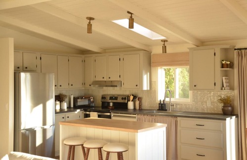 Okanagan-Similkameen Apartment | Golden Hour Cottage w/King Bed