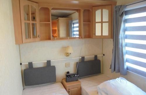 Chapel Saint Leonards Apartment | Golden palm : Vogue 6 Berth, Central Heated, Enclosed Veranda