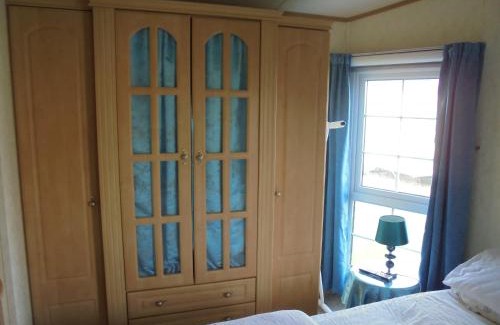 Chapel Saint Leonards Apartment | Golden palm : Vogue 6 Berth, Central Heated, Enclosed Veranda