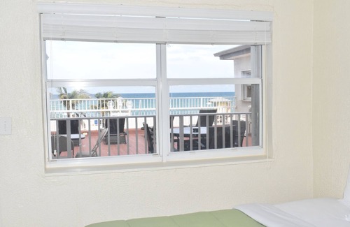 Hollywood Hotel | Golden Sand Oceanfront
