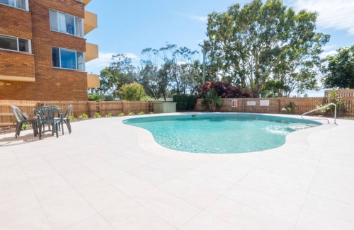 Golden Beach Apartment | Golden Shores U7, 21 Landsborough Parade