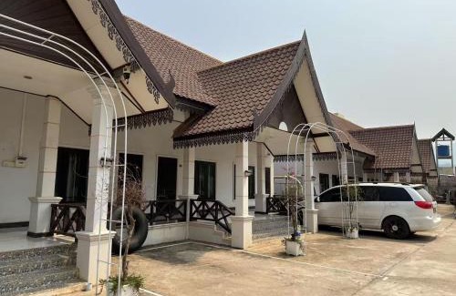 Vang Vieng House | golden sunrise guesthouse