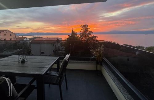 Njivice Apartment | Golden Sunset 3