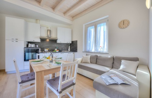 Arolo Apartment | Golden Terrace, Leggiuno, Italy