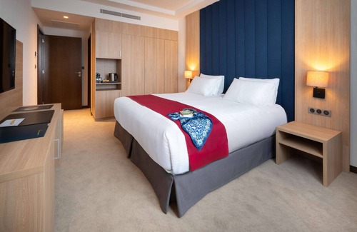 Algiers Hotel | Golden Tulip Royaume