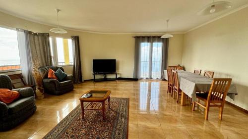Gaula House | Golden View