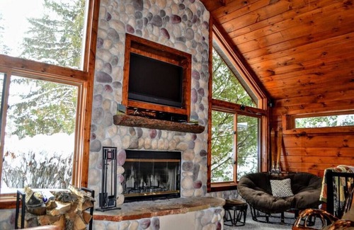 Lac du Flambeau House | Goldfinch Getaway - Fence Lake