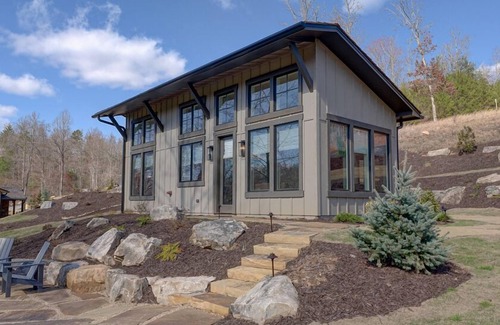 Mineral Bluff Cottage | Golf and Riverfront Cottage | King Bed | Group Availability