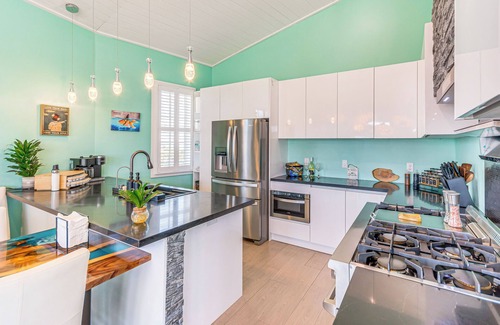 Villa Primera House | Golf Cart + Elevator: Retreat 1 Block to Beach