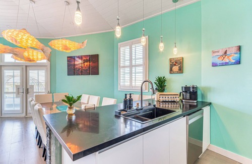 Villa Primera House | Golf Cart + Elevator: Retreat 1 Block to Beach