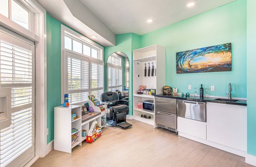 Villa Primera House | Golf Cart + Elevator: Retreat 1 Block to Beach