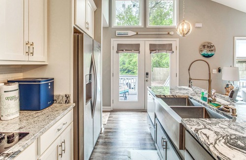 Little River Cottage | Golf Cart Included: Little River Cottage w/Deck!