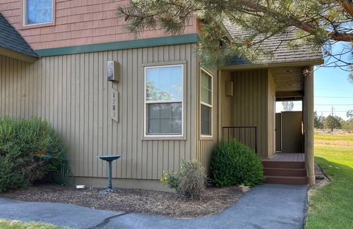 Redmond Ski Chalet | Golf course-view chalet with fireplace, pools, tennis, gym, golf, volleyball