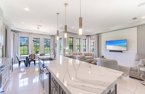 Villa Lago House | Golf Course View Beach House with 2 Golf Carts