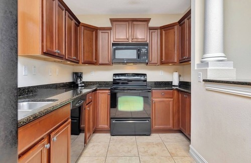 Carrollwood Condo | Golf Resort with Huge Pool, Full Kitchen and Balcony
