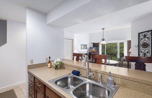Acme Condo | ⛳ Golf View Retreat @ Grand Traverse Resort | 2 King Suites + Loft + Champagne Welcome ➠ 5569