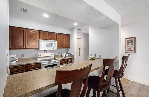 Acme Condo | ⛳ Golf View Retreat @ Grand Traverse Resort | 2 King Suites + Loft + Champagne Welcome ➠ 5569