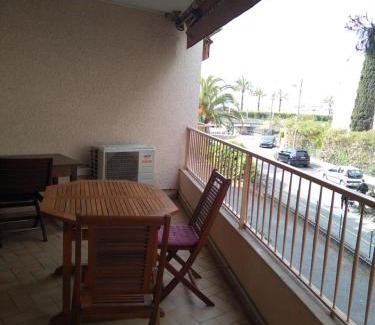Golfe Juan Apartment | GOLFE JUAN 3P MER PARKING
