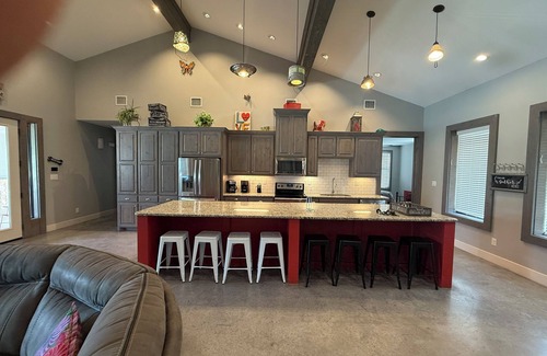 Sabinal House | Golfers paradise minutes away from the Frio River!